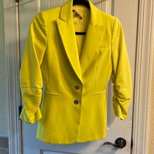 Womens Yellow slim fit Blazer. Sleeves push up naturally. GIANNi BINI